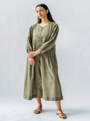 Casual women's dress perfect for transitioning from summer to fall.